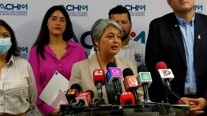Jeannette Jara marca distancia de Tohá y afirma que la seguridad “no es de izquierda ni de derecha”