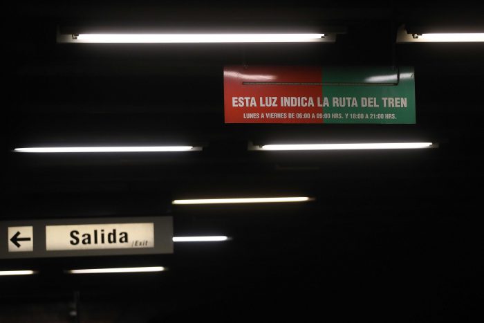 Por persona en la vía: Metro de Santiago anuncia interrupción de servicios en tramo de la L5