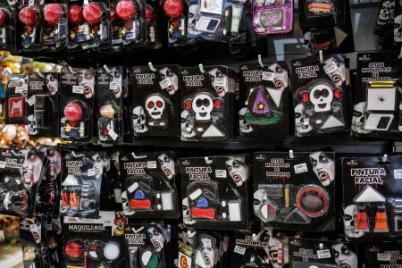Copia, copia: CNC detalla los productos más falsificados en los malls chinos en Chile