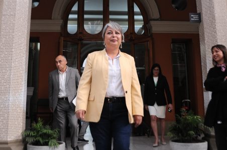 Jara pide la cabeza de Pardow: "En mi gobierno, ministros van a tener que asumir responsabilidades"