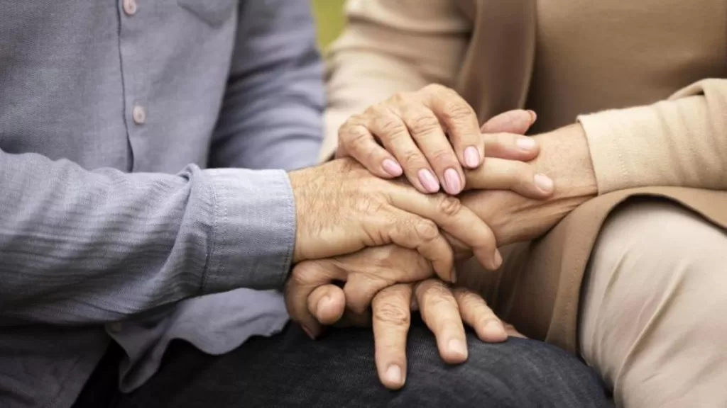 Bono para cuidadores: apoyo mensual a quienes asisten a personas con discapacidad
