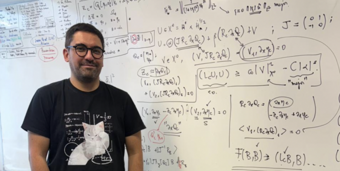 Matemático chileno gana Premio Ramanujan 2025 por sus contribuciones a las ecuaciones diferenciales