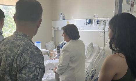 Ministra de Defensa visitó a sobrevivientes de accidente del helicóptero FACH