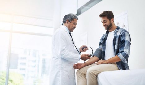 Chequeos médicos masculinos después de los 40: exámenes clave para prevenir enfermedades graves