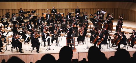 Británico Andrew Gourlay vuelve a dirigir a Sinfónica Nacional con obras de Riesco, Mozart y Elgar