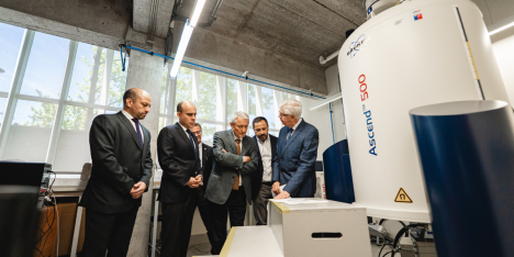 Universidad inaugura el espectrómetro RMN más potente de Chile para investigación avanzada