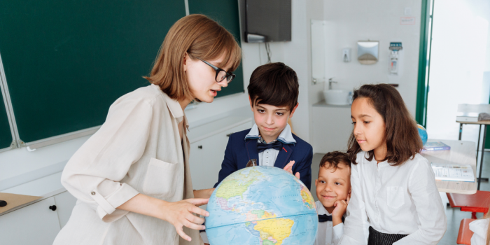 Día de las y los profesores: Feminización docente, puntaje de entrada, y deuda con la educación