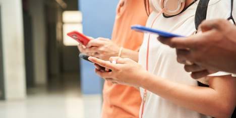 Proyecto que prohíbe el uso de celulares en colegios avanza en el Congreso y suma apoyo ciudadano