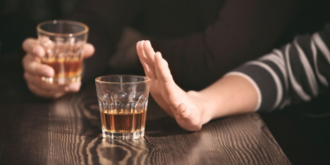 Generación Z redefine el consumo de alcohol con foco en bienestar, autocuidado y vínculos digitales