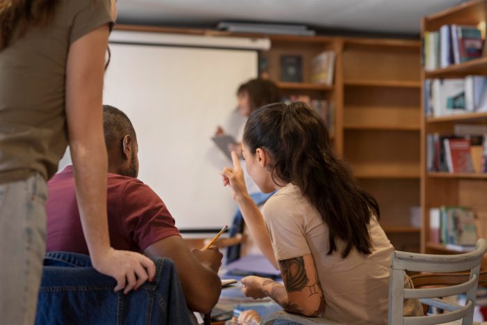 El costo de las salas de clases masivas