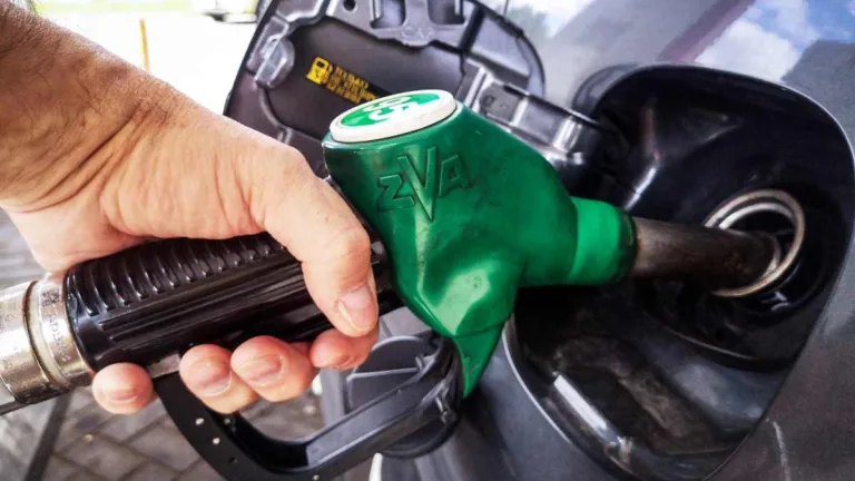 Precios de la bencina esta semana: revisa si subió o bajó el precio del combustible