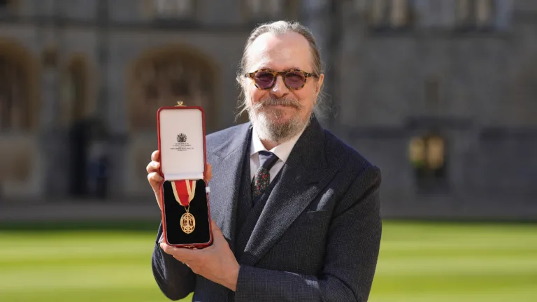 Gary Oldman recibe el título de Caballero del Imperio Británico: revisa detalles del nombramiento