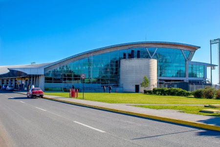 Ahora en el sur: evacúan Aeropuerto Carriel Sur por presencia de objeto sospechoso