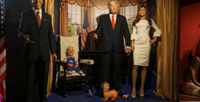 Figura que muestra a Milei como un perro faldero de Trump fue creada por un chileno-argentino