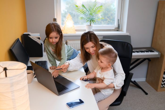 Estudio revela que las mujeres lideran la búsqueda de apoyo y bienestar en el trabajo y la familia