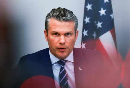 Medios de EE.UU. se rebelan contra nuevas reglas del “Departamento de Guerra” de Trump