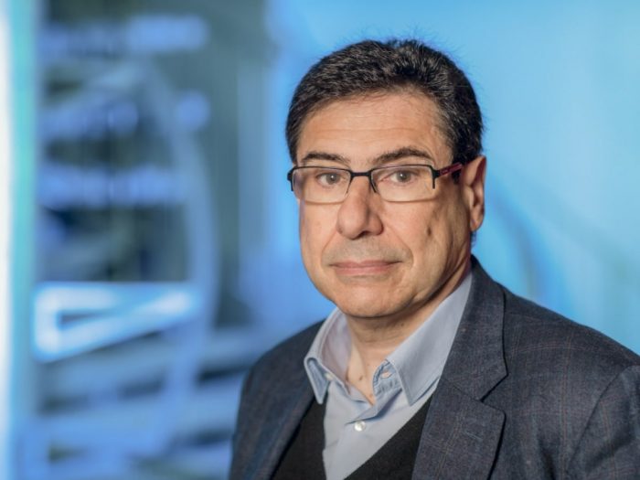 Nobel de Economía alerta que Chile estará “en desventaja si se mantiene sistema educativo como está”