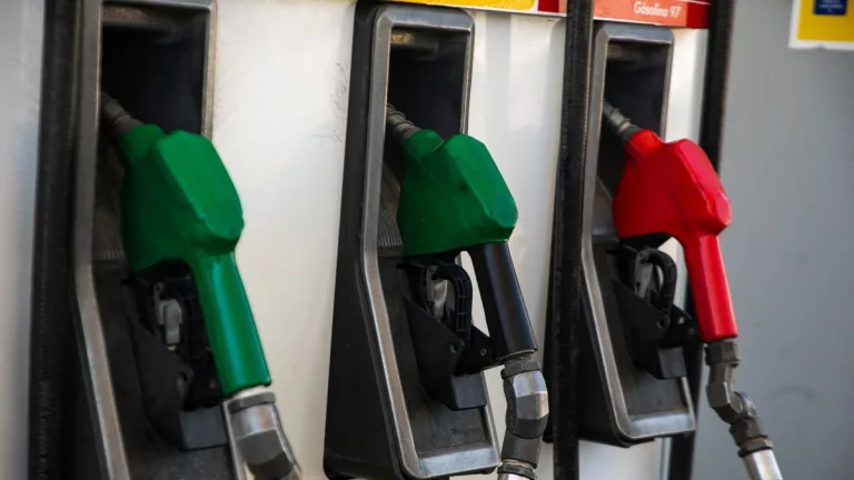 Precios de la bencina esta semana: revisa si suben o bajan
