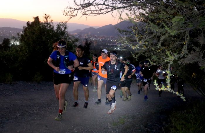 Más de 600 corredores participaron en el circuito nocturno en Parque Aguas de Ramón en La Reina