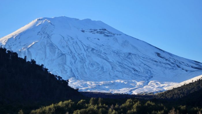 Volcán Lonquimay: el imponente gigante de La Araucanía que une aventura, ciencia y cultura