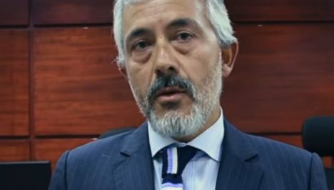 Exjuez cumplirá en libertad pena de 41 días por grabar mujeres en gimnasio