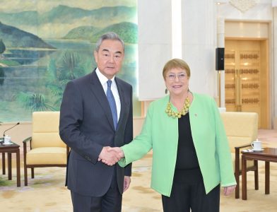 Bachelet suma apoyos de China en su misión de dirigir a la ONU: "Estadista de renombre mundial"