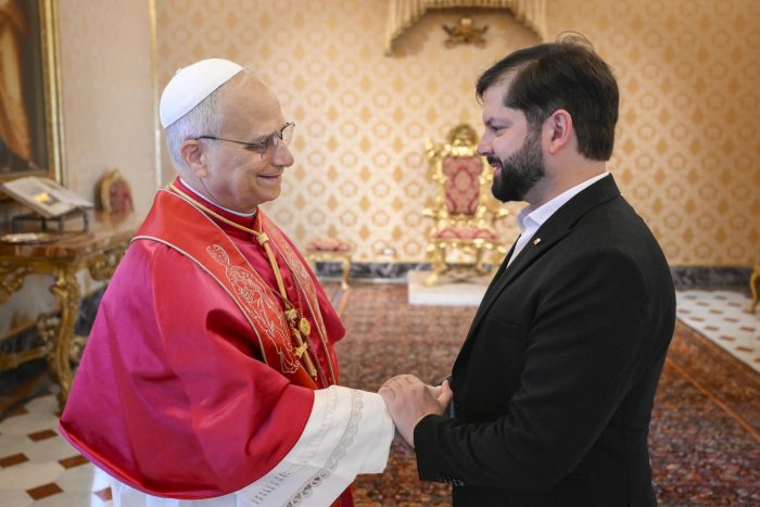 Boric llega a Italia para audiencia con León XIV y reuniones con presidente italiano y FAO