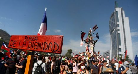 A seis años del Estallido Social: un 10% de los chilenos aún está dispuesto a volver a las calles