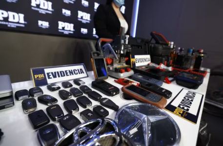 PDI incauta dispositivos para clonar llaves y más de 100 celulares tras operativo en Puente Alto