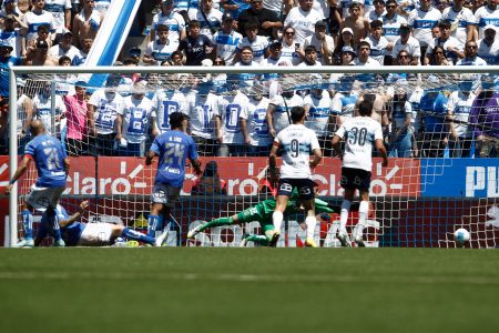La UC se queda con el Clásico Universitario y se acerca a la Libertadores tras vencer 1-0 a La U