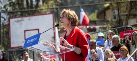 Matthei acusa a Kast de depender de descuelgues de su campaña: "No tienen equipo propio"