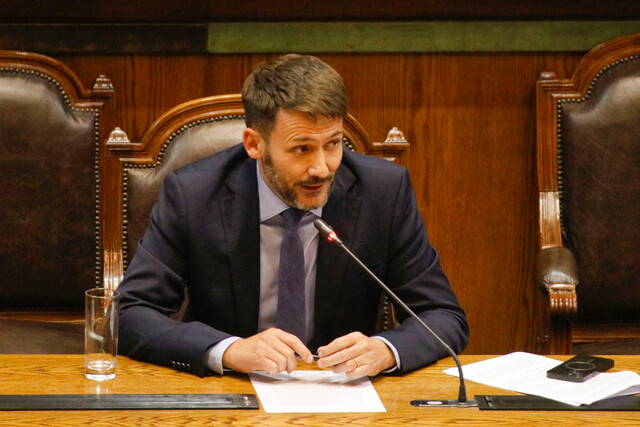 Votación de Acusación Constitucional contra Pardow se suspende por ausencia de diputadas del PC y FA