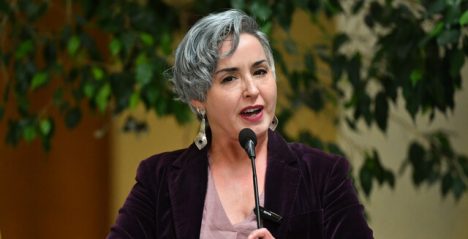 Derecha elige a diputada comunista para presidir comisión que revisará AC contra juez Ulloa