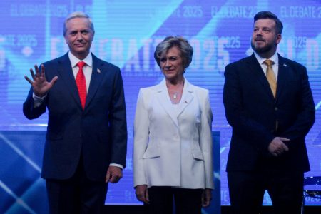 ¿Efecto rosa? Matthei se distancia de Kast en una segunda vuelta y dice que Kaiser es "más grato"