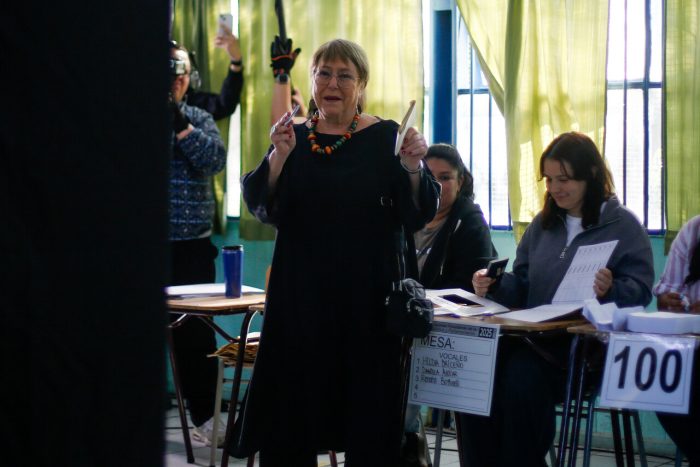 Bachelet tras emitir su voto: "Necesitamos igualdad de derecho y oportunidades"