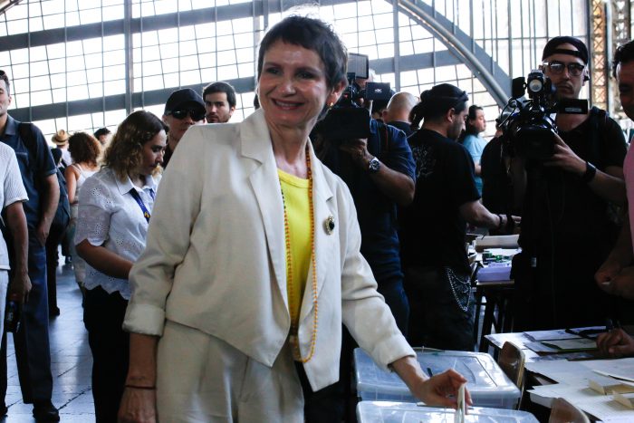 Carolina Tohá tras votar: en esta elección “se juega mucho”