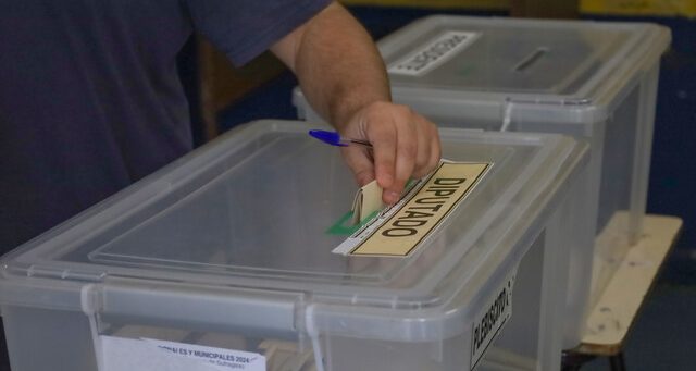 “Más para Chile”: ocho becados de programa universitario llegan a la Cámara de Diputados