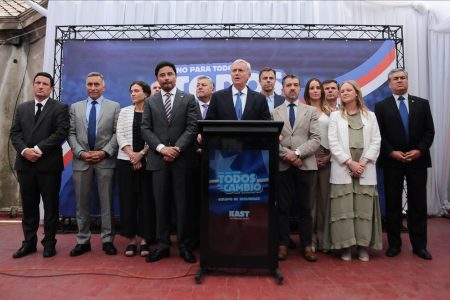 Figuras históricas de Matthei y Kaiser toman distancia de la campaña de Kast