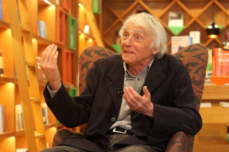 Falleció sociólogo belga Armand Mattelart