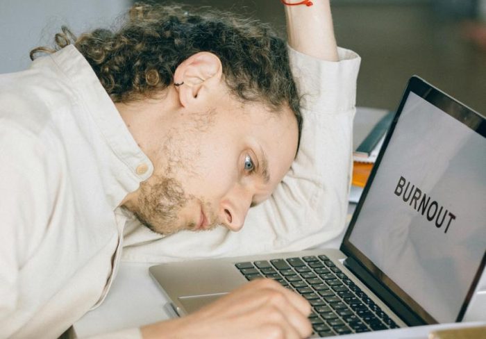 Cansancio emocional de fin de año: expertos explican cómo prevenir el burnout y cuidar la mente