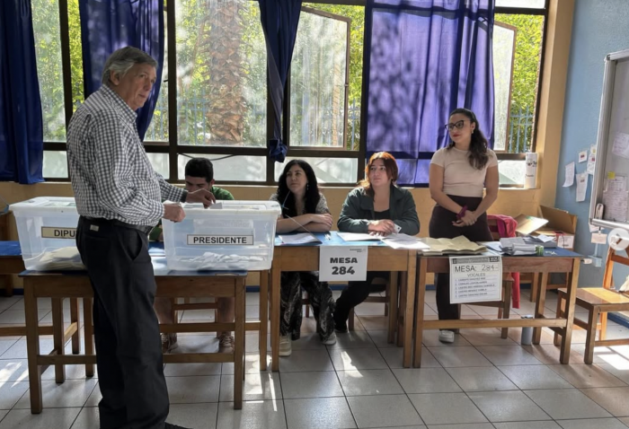 Lautaro Carmona votó en La Florida: “Sí o sí nuestra candidata será primera mayoría”