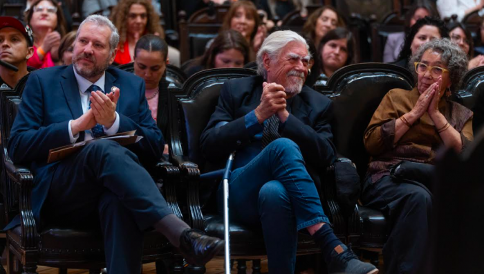 Rector Álvaro Ramis advierte sobre riesgos democráticos y resalta compromiso académico con DDHH