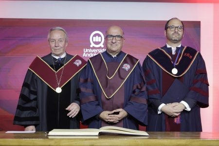 Entregan grado Doctor Honoris Causa al arzobispo de Santiago, Fernano Chomali