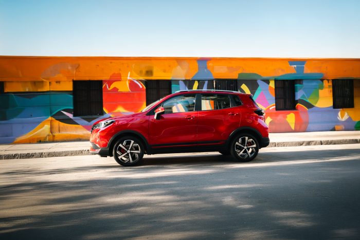 Llega a Chile un SUV compacto con look renovado, gran conectividad y bajo consumo