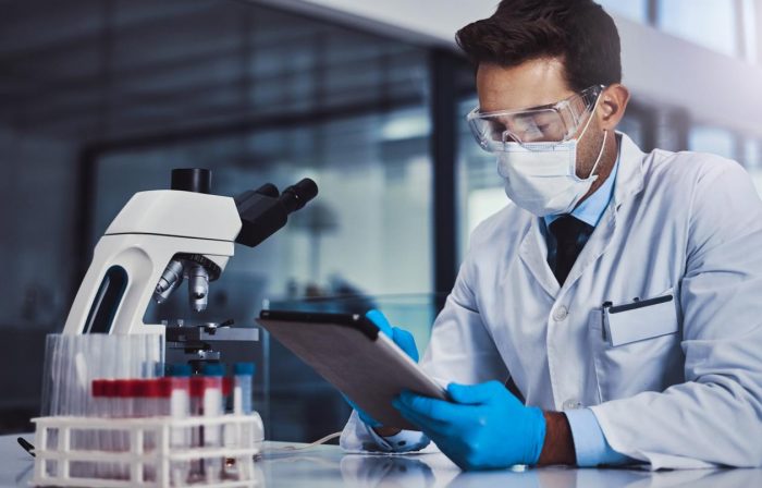 Descubren antibiótico cien veces más potente que los actuales: una nueva esperanza contra bacterias