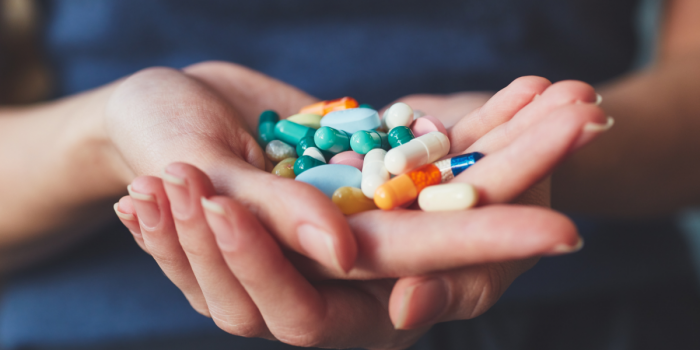 Baja el consumo de alcohol y marihuana, pero sube el uso de fármacos sin receta en universitarios