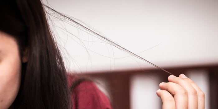 Oxford revela que la vergüenza impulsa ansiedad y depresión en adolescentes con tricotilomanía