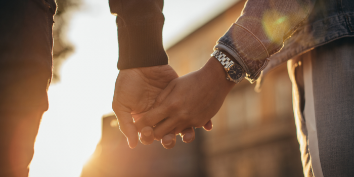 Generación Z redefine las relaciones: vínculos sin etiquetas, compromiso ni planes a futuro