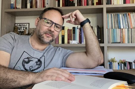 "La música de los domingos por la tarde" de Gonzalo Garay: escéptico repaso del pasado