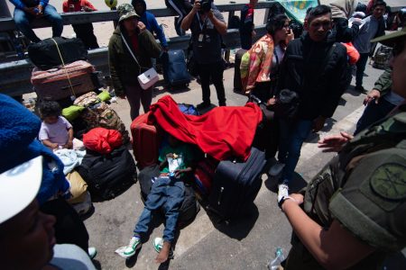 Inmigrantes varados en la frontera entre Perú y Chile